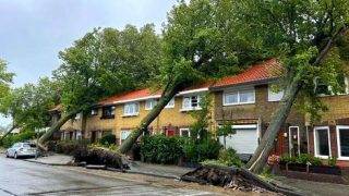 عاصفة صيفية تضرب هولندا وإلغاء رحلات طيران بمطار أمستردام