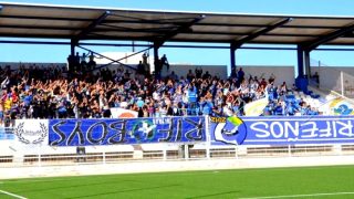 الجمهور يغيب عن مباراة شباب الريف الحسيمي وأولمبيك وزان