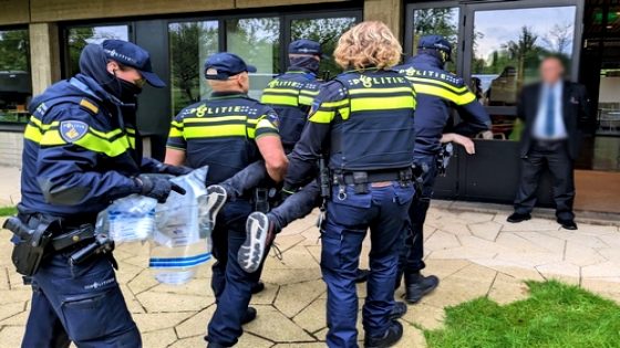 هولندا تعتقل المتهم الرئيسي في جريمة القتل بشاطئ الصفيحة بالحسيمة