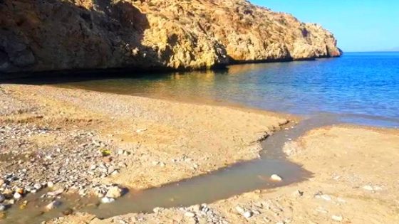 شاطئ “كلابونيطا” بالحسيمة يستقبل مياه الصرف الصحي