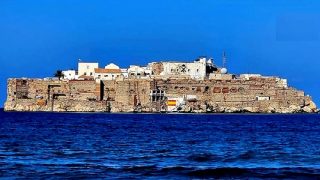 الجيش الإسباني يطمس معالم “جزيرة النكور” المحتلة بالحسيمة