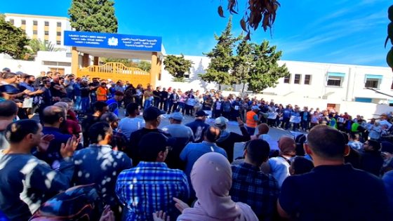 “الغاء المرسوم” و “رفع الأجور” يخرج مئات الأساتذة للإحتجاج بالحسيمة