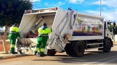 عمال النظافة بالحسيمة يلوحون بالتصعيد دفاعاً عن حقوقهم الاجتماعية