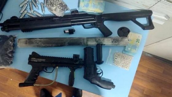 إحباط إدخال أسلحة “الكلاشنكوف” و مسدس بميناء بني أنصار بالناظور