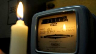 امتحانات الباك وعيد الأضحى يحاصران ساكنة كتامة بسبب انقطاع التيار الكهربائي