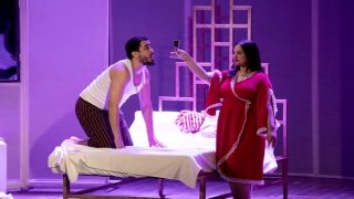 فرقة أريف تُبهر جمهور الحسيمة بعرضها المسرحي “أبريذ غر أوجنا”