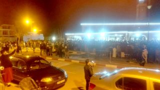 صلاة التراويح خلف الشيخ الكوشي تتسبب في إغلاق الطريق الوطنية بإمزورن