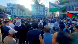 ساكنة الحسيمة تحتج تنديدًا بالمـ.جازر المرتكبة في حق الشعب الفـ.لسطيني