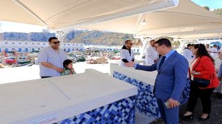 أكشاك عصرية تنقل بائعي السمك بميناء الحسيمة من العشوائية إلى المهنية