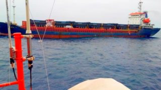 البحرية الملكية تؤمّن سفينة تجارية تعرضت لعطب قبالة الحسيمة