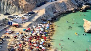 شواطئ الحسيمة.. فضاءات عمومية تحت قبضة “النفوذ السياحي”