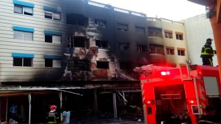 حريق مهول يأتي على محلات تجارية بحي “بوستو” بإمزورن ويخلف خسائر جسيمة