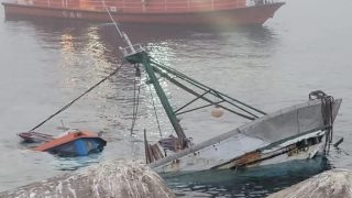 غرق قارب للصيد الساحلي بميناء الحسيمة بسبب الضباب