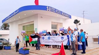 عمال وحدة فندقية بالحسيمة يطالبون بتحسين شروط العمل وضمان الاستقرار المهني