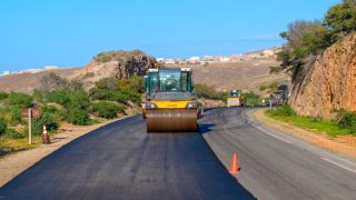 الطريق الساحلية بين الحسيمة والناظور تتأهب لاستقبال حركة الميناء الضخمة