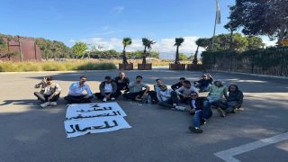 مستخدمون بفندق مصنف بالحسيمة يحتجون على طردهم التعسفي