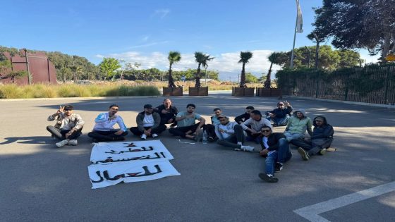 مستخدمون بفندق مصنف بالحسيمة يحتجون على طردهم التعسفي