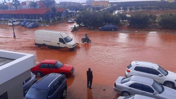 تساقطات مطرية تغرق الطريق الوطنية رقم 2 ببني بوعياش