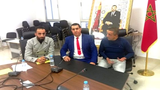 أعضاء المعارضة بجماعة إمزورن يتهمون الرئيس بـ”الانقلاب على القانون”