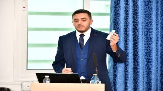 باحث من بني بوعياش يناقش أطروحة الدكتوراه حول تثمين النباتات الطبية والعطرية بالريف