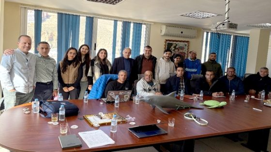 تحسيس مهنيي الصيد بالحسيمة بمخاطر الصيد العرضي على الأحياء البحرية