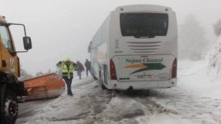 عزلة تامة تفصل الحسيمة عن أقاليم الجهة بسبب الفيضانات والثلوج