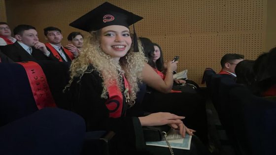 ابنة الحسيمة يُسرى أقديم تنال ماستر هندسة المواد من بوليتكنيك بفرنسا