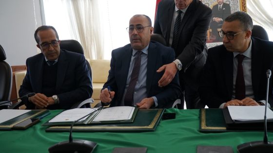 عامل الحسيمة ورئيس المجلس الإقليمي يقودان اتفاقية لتعزيز الموارد البشرية بالمؤسسات الصحية