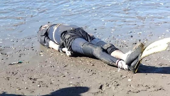 شاطئ “الحرش” بالدريوش يلفظ جثة جزائري بلباس الغطس