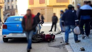 إصابات متفاوتة في حادثة سير بين سيارة أجرة ودراجة نارية ببني بوعياش