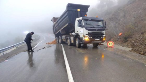 تعبئة شاملة لفتح الطرق المغلقة بإقليم الحسيمة
