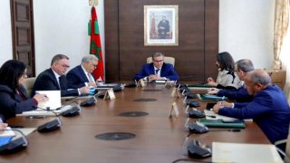 الحكومة تطلق دعما استثنائيا لمهنيي النقل لمواجهة ارتفاع أسعار المحروقات