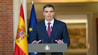 سانشيز يعلن تسوية استثنائية لأوضاع مئات الآلاف المهاجرين غير النظاميين