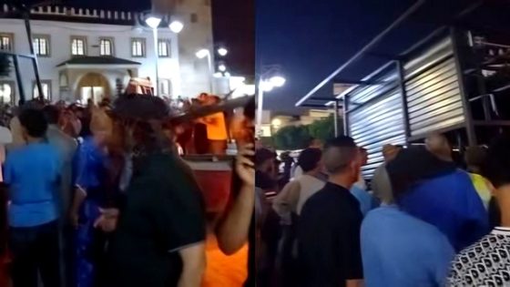 ضغط الساكنة يُعجل بإزالة كشك بالساحة العمومية وسط إمزورن